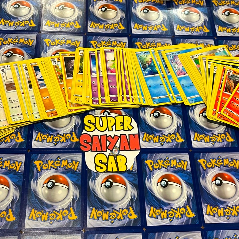 Mix of a dozen Pokemon cards